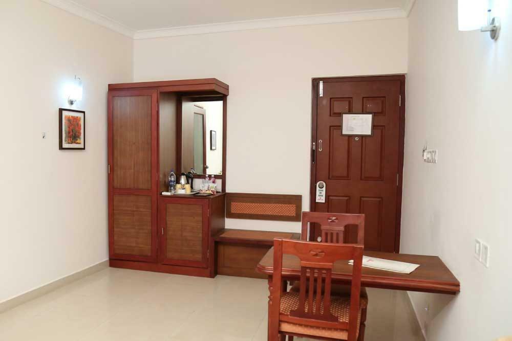 Kallada Hotels Thrissur Exterior foto